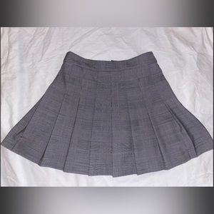 Aritzia sunday best "olive" mini skirt in grey